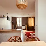 公寓 Large Bright Downtown Station 5 Min Away