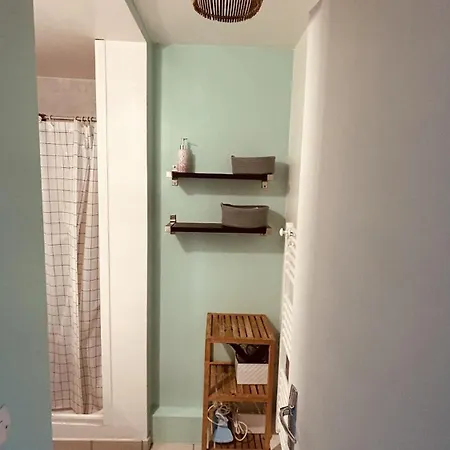 Large Bright Downtown Station 5 Min Away Tours