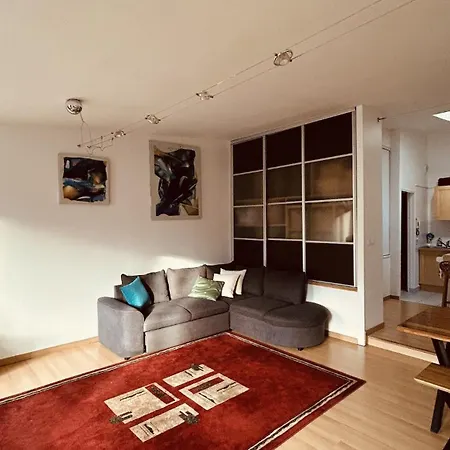 Apartmán Large Bright Downtown Station 5 Min Away Tours