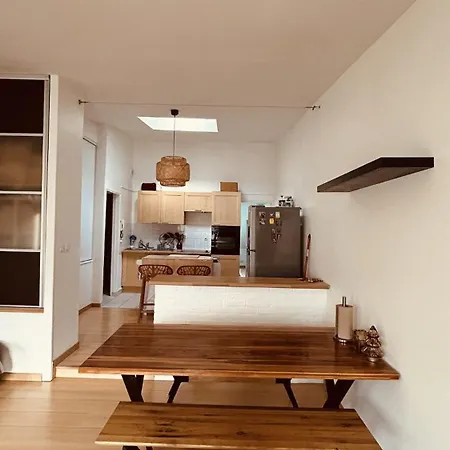 Apartmán Large Bright Downtown Station 5 Min Away