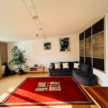 Large Bright Downtown Station 5 Min Away Tours