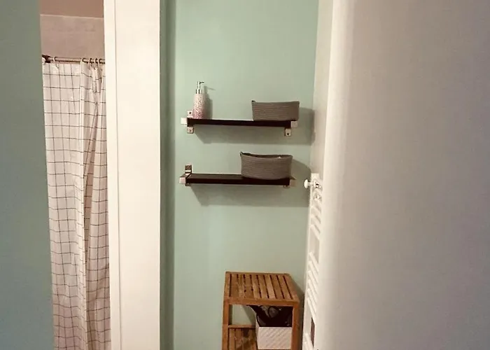 Large Bright Downtown Station 5 Min Away Tours