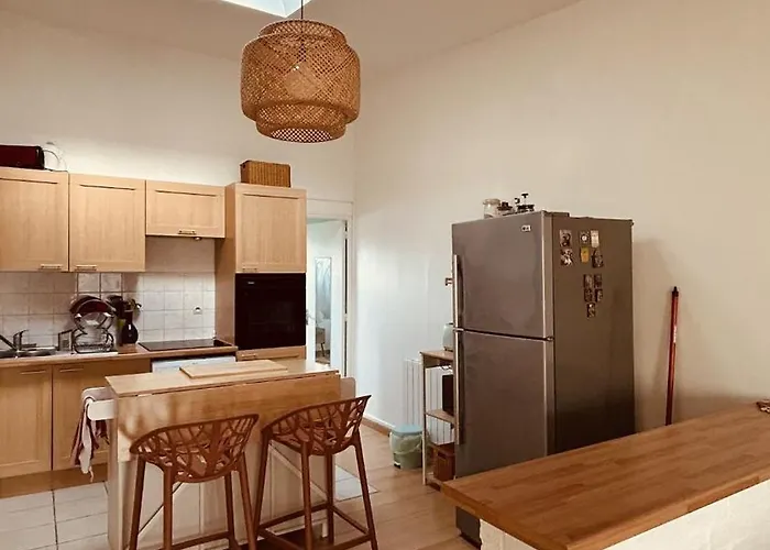 Large Bright Downtown Station 5 Min Away * Tours