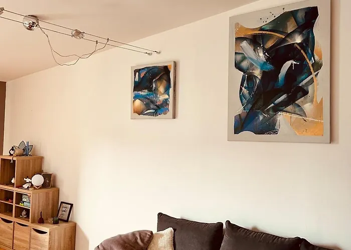 Large Bright Downtown Station 5 Min Away * Tours